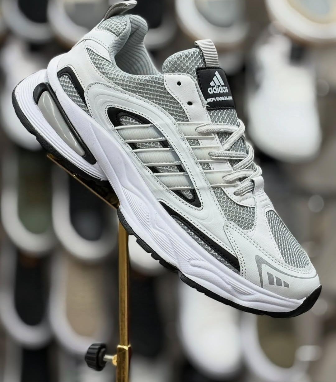 کتونی سه خط آدیداس