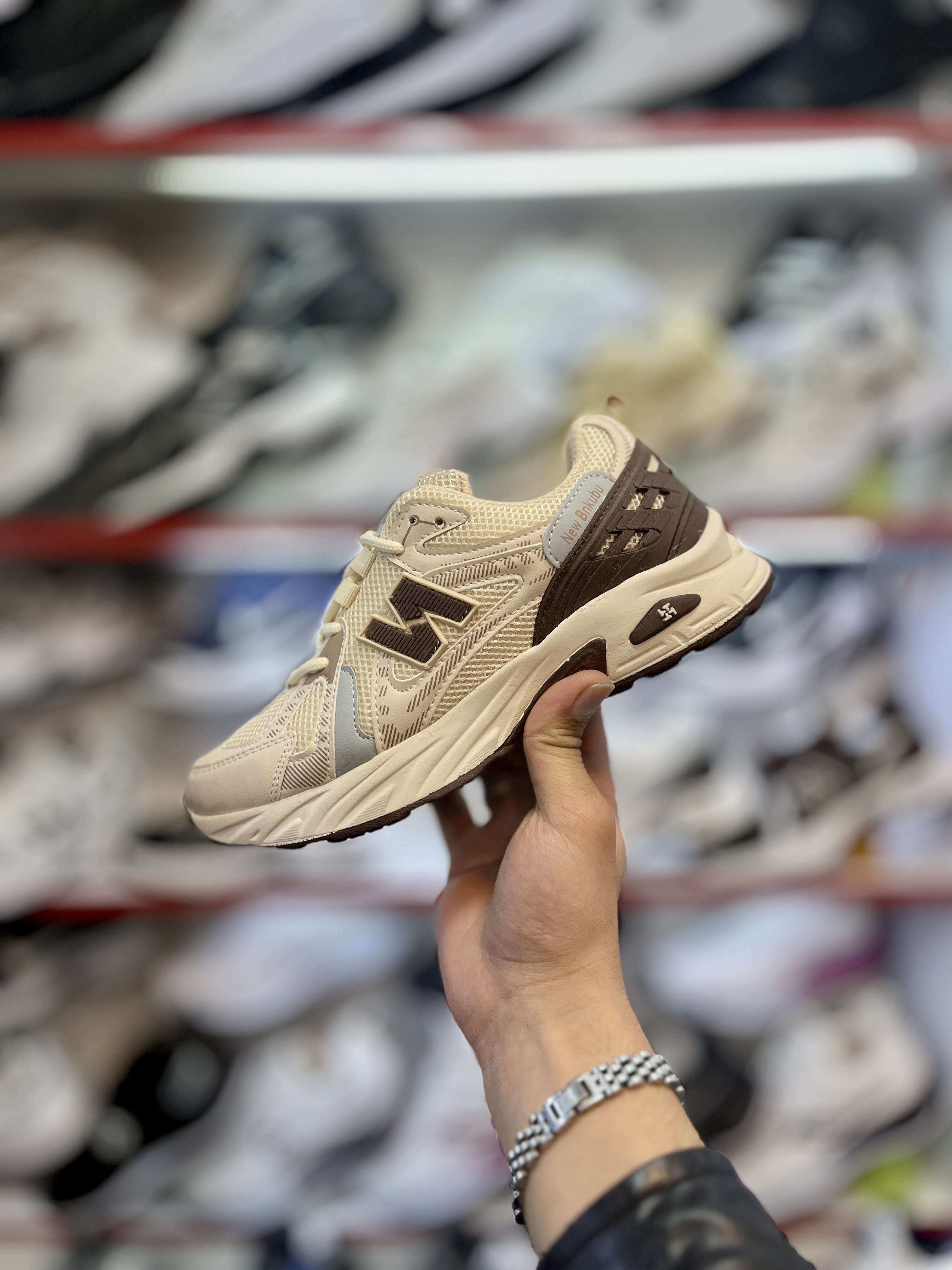 نیوبالانس لایت کرمی‌