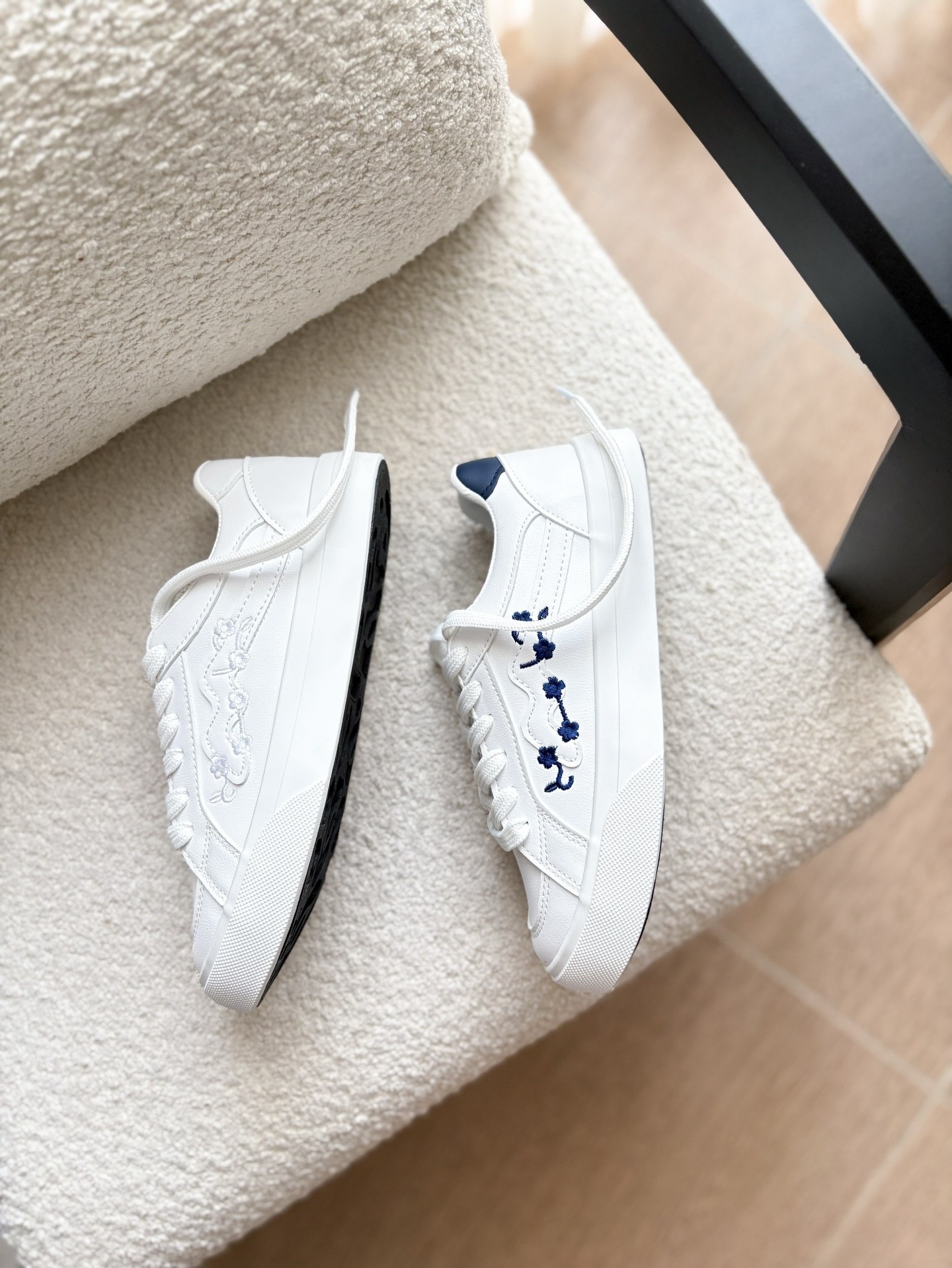 کفش دخترانه ونس گلدوزی شده