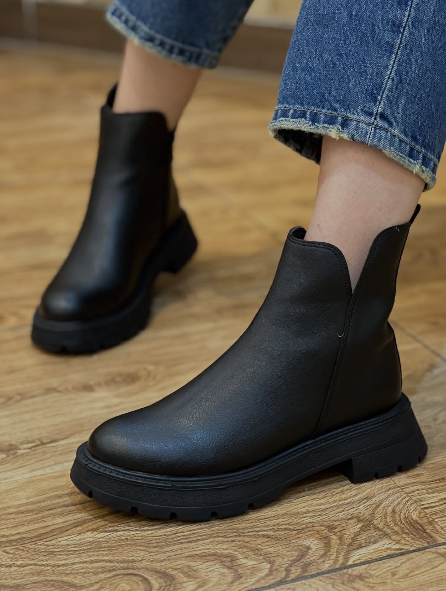 نیم بوت یقه هفت